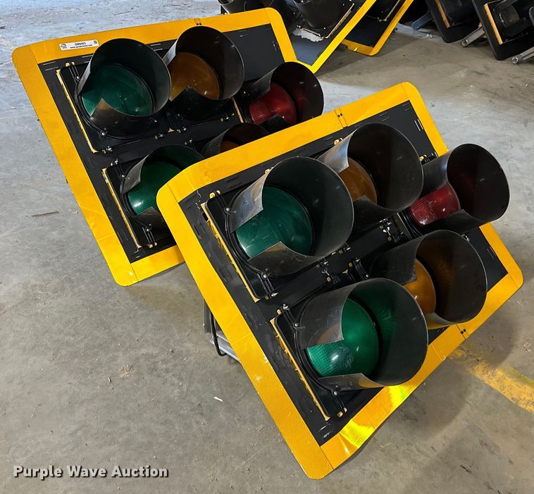 image for item OM9403 (2) traffic lights