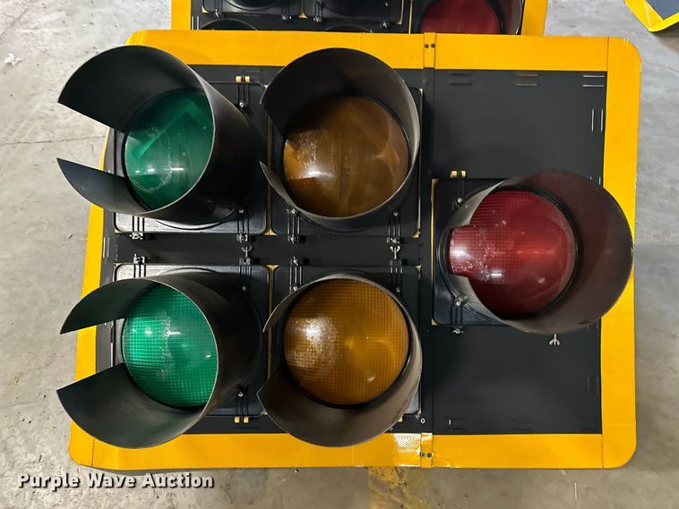 image for item OM9403 (2) traffic lights