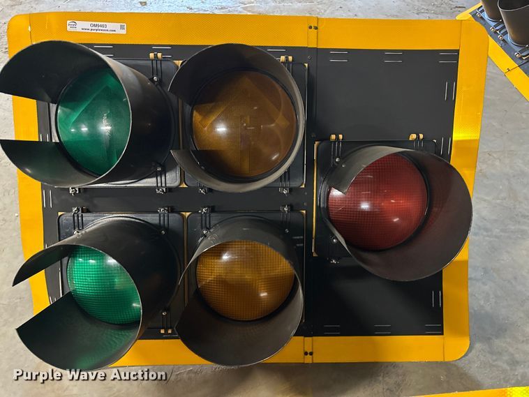image for item OM9403 (2) traffic lights