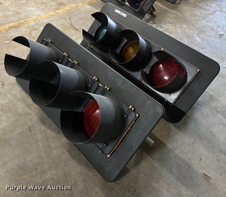 image for item OM9408 (2) traffic lights