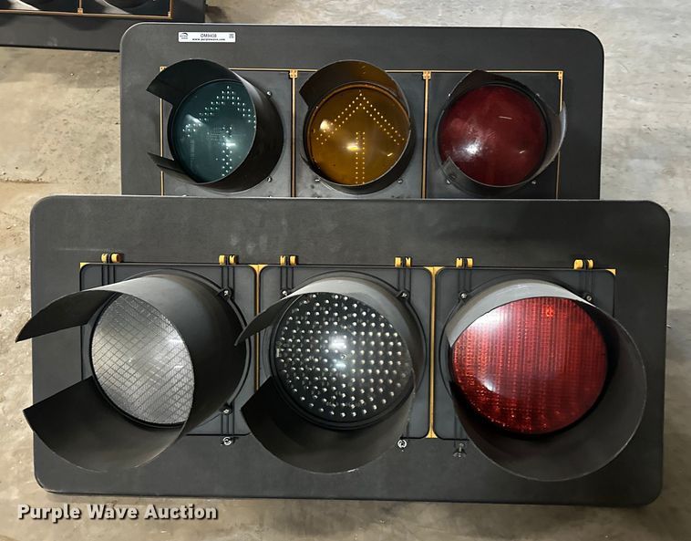 image for item OM9408 (2) traffic lights