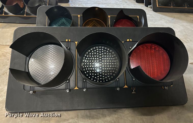 image for item OM9408 (2) traffic lights
