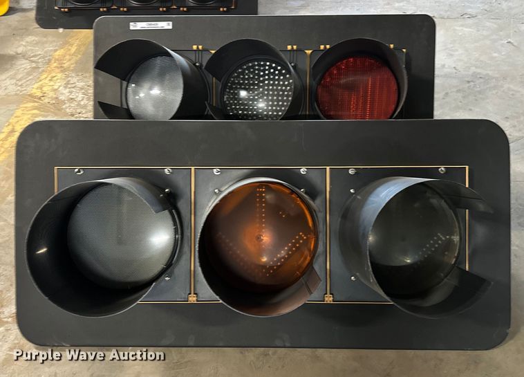 image for item OM9409 (2) traffic lights