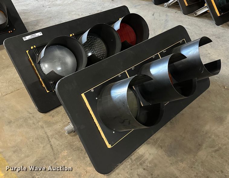 image for item OM9409 (2) traffic lights