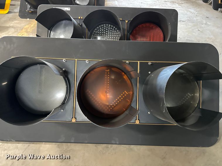 image for item OM9409 (2) traffic lights