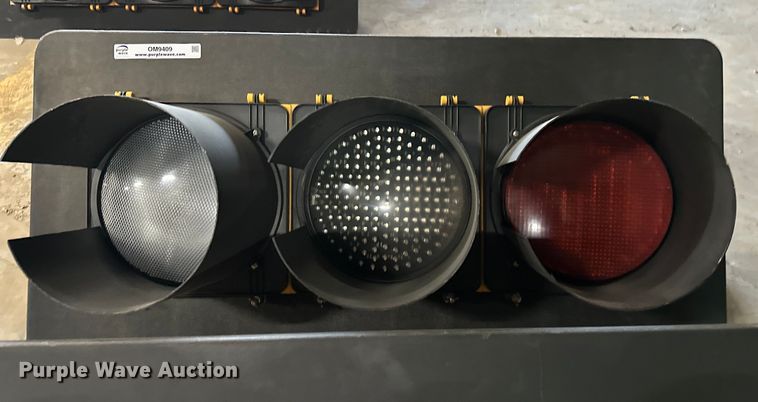 image for item OM9409 (2) traffic lights