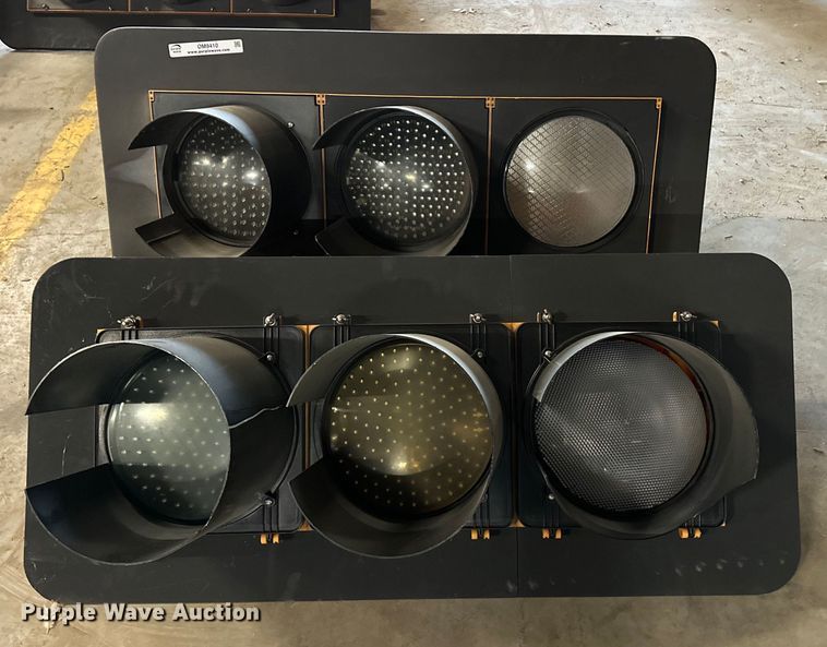image for item OM9410 (2) traffic lights