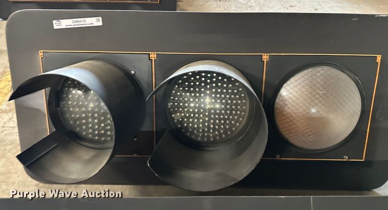 image for item OM9410 (2) traffic lights