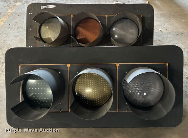 image for item OM9411 (2) traffic lights 