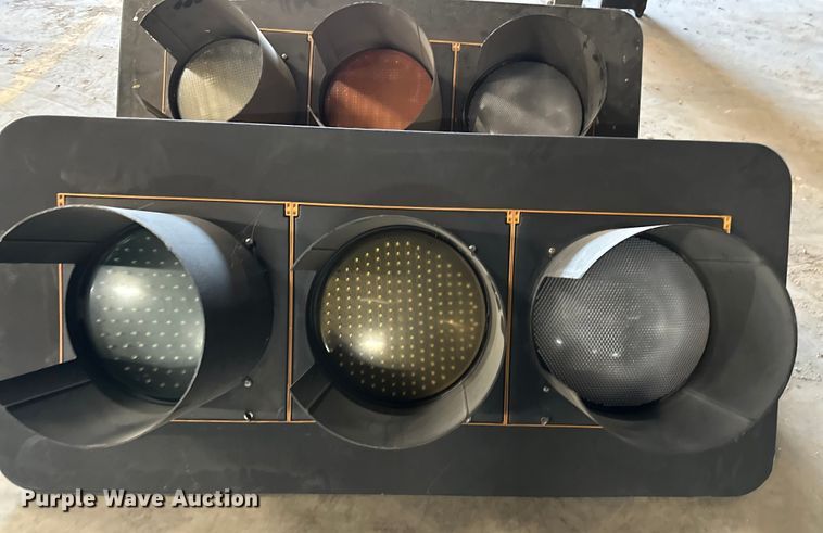 image for item OM9411 (2) traffic lights 