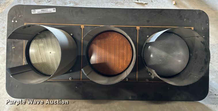 image for item OM9411 (2) traffic lights 