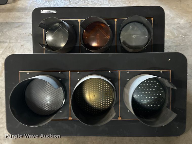 image for item OM9414 (2) traffic lights 