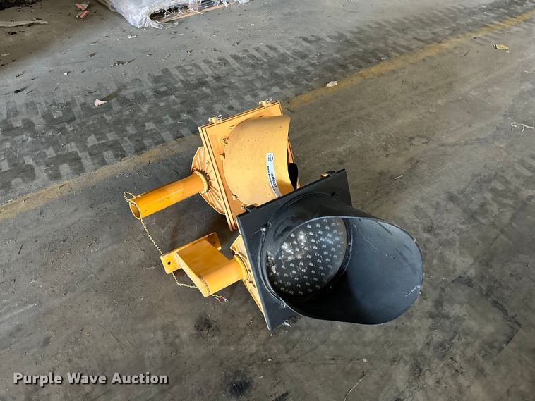 image for item OM9423 (2) traffic signals