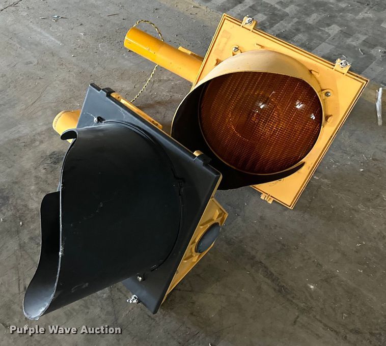 image for item OM9423 (2) traffic signals