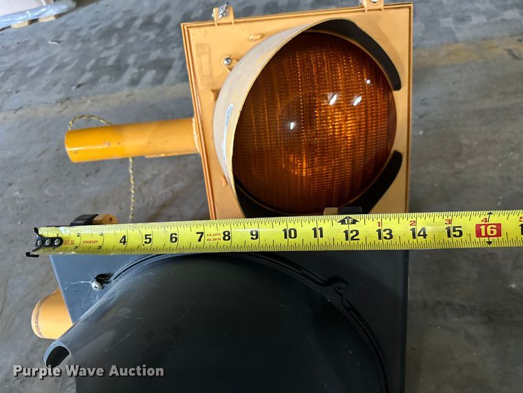image for item OM9423 (2) traffic signals