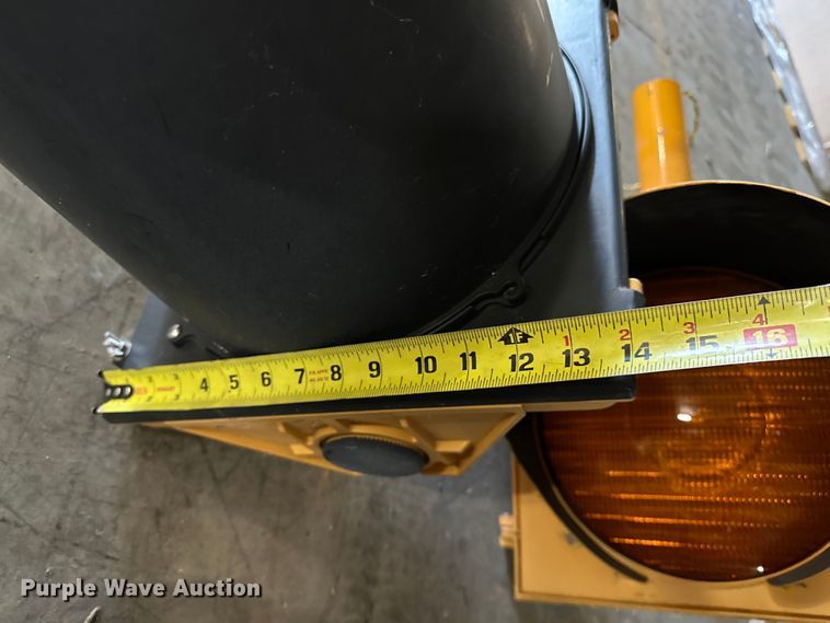 image for item OM9423 (2) traffic signals