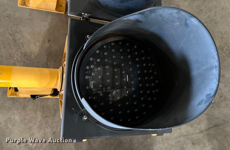 image for item OM9428 (3) traffic signals