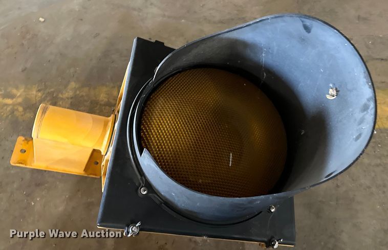 image for item OM9428 (3) traffic signals