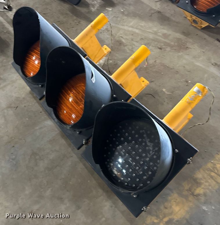 image for item OM9429 (3) traffic signals 