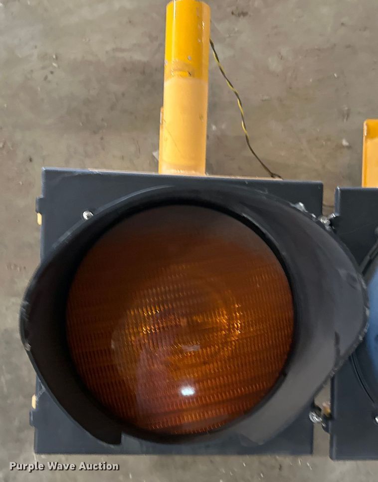 image for item OM9429 (3) traffic signals 