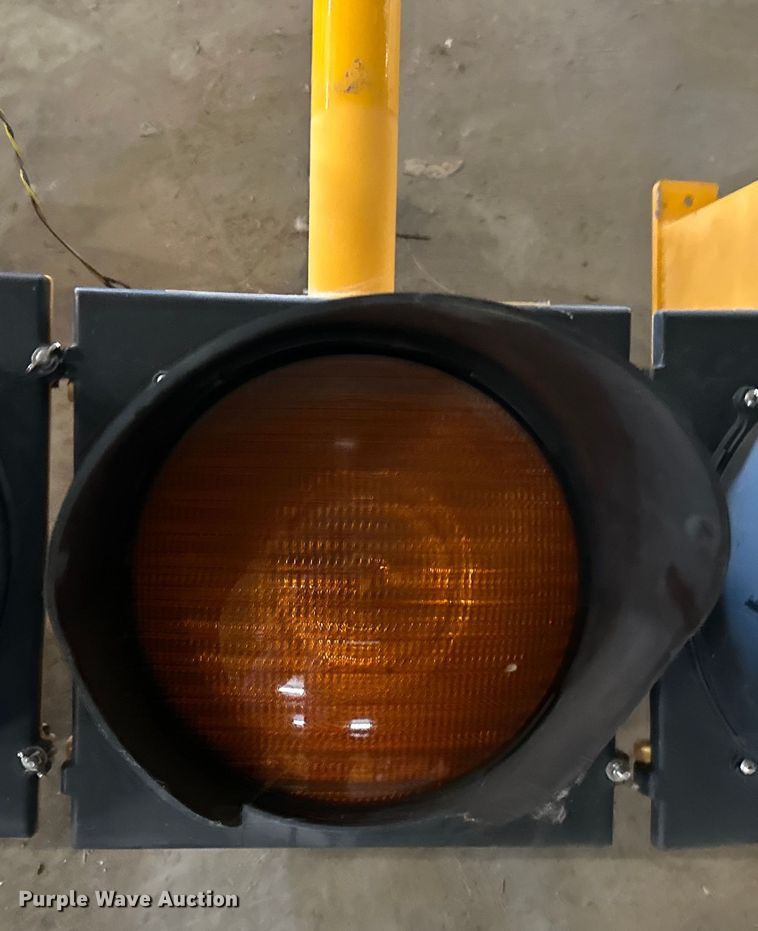 image for item OM9429 (3) traffic signals 