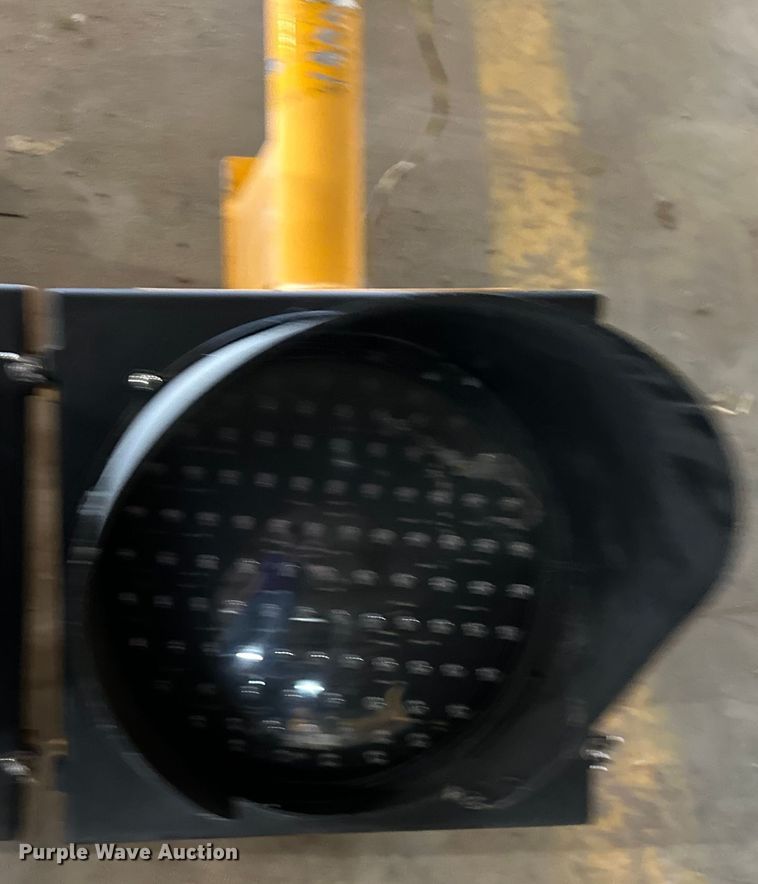 image for item OM9429 (3) traffic signals 