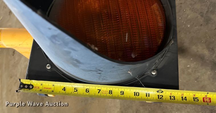image for item OM9429 (3) traffic signals 