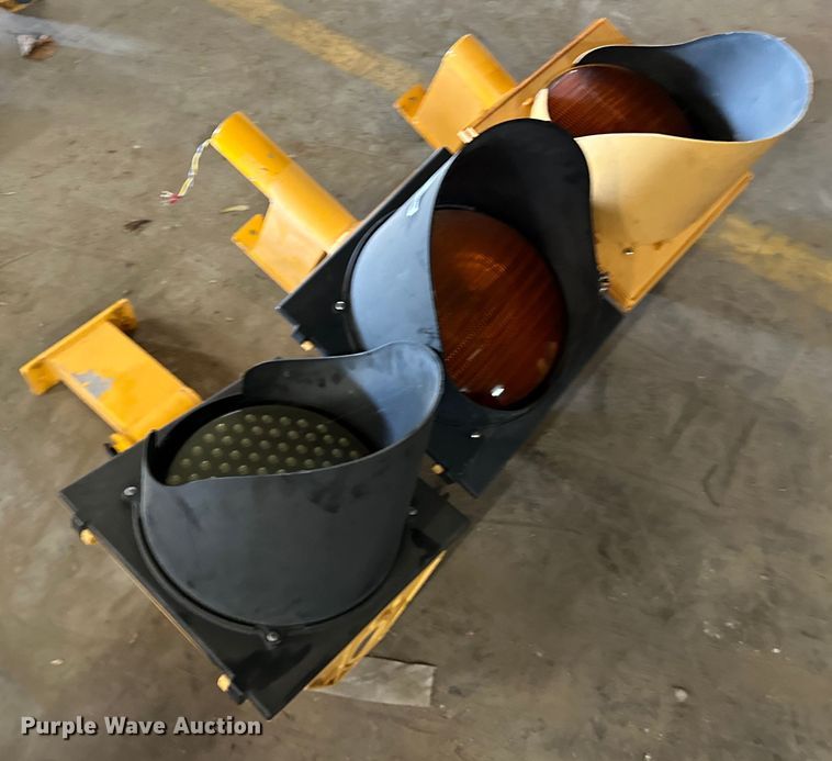 image for item OM9430 (3) traffic signals