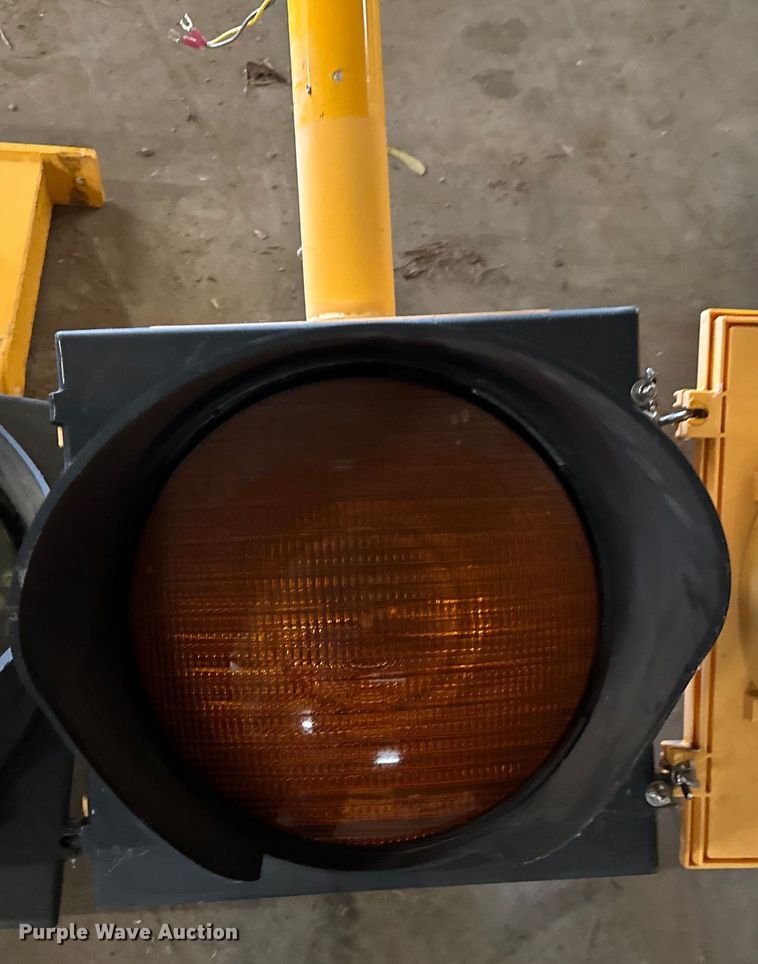 image for item OM9430 (3) traffic signals