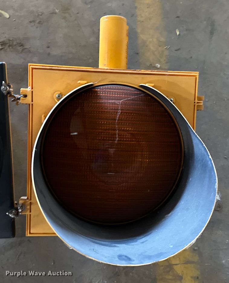 image for item OM9430 (3) traffic signals