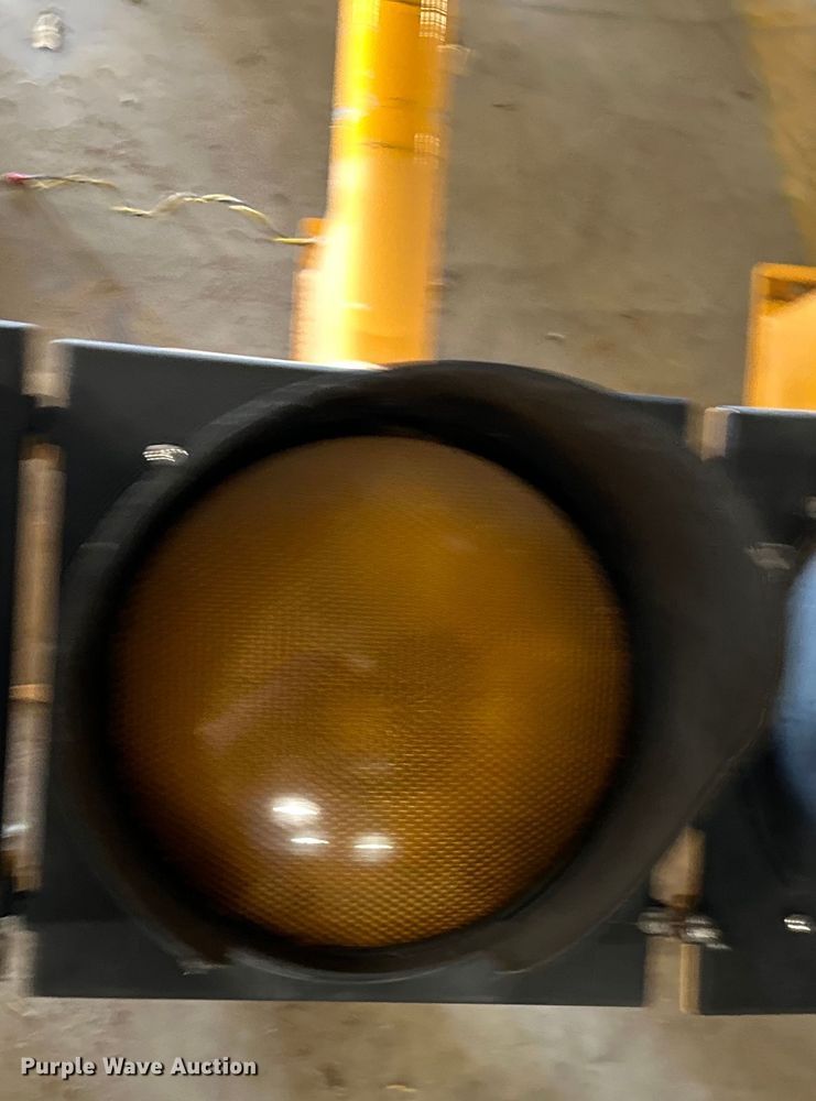 image for item OM9431 (3) traffic signals