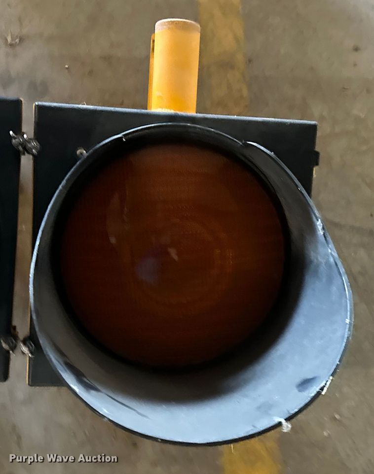 image for item OM9431 (3) traffic signals