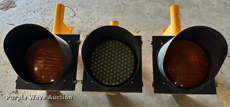 image for item OM9432 (3) traffic signals