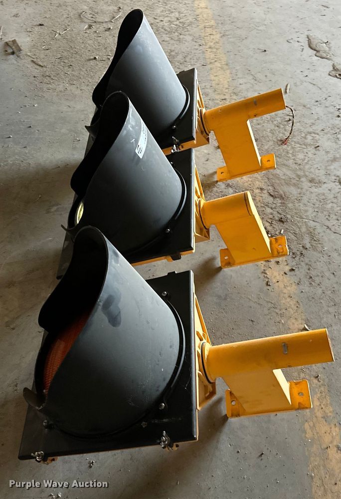 image for item OM9432 (3) traffic signals
