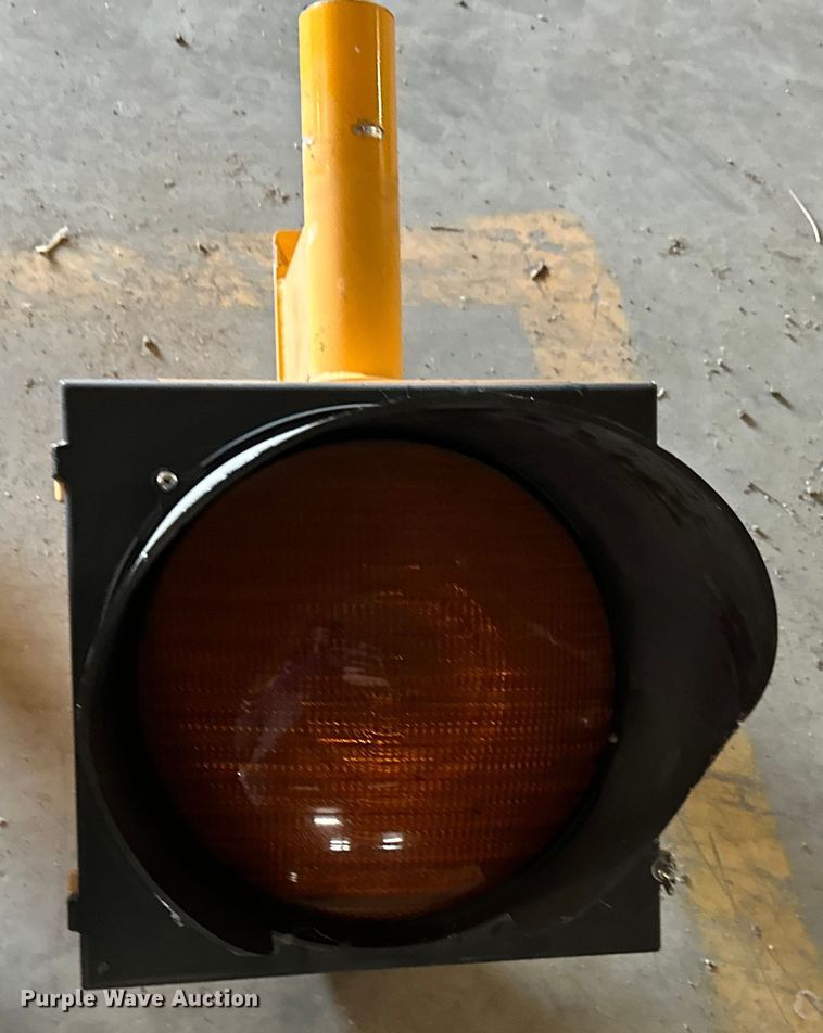 image for item OM9432 (3) traffic signals