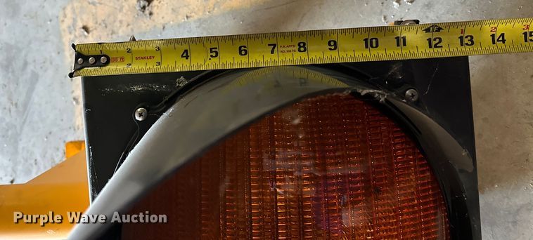 image for item OM9432 (3) traffic signals