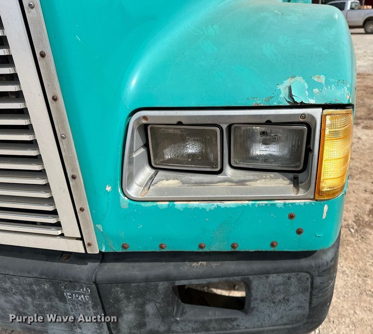 image for item OM9938 1992 Freightliner  FLD120 semi truck
