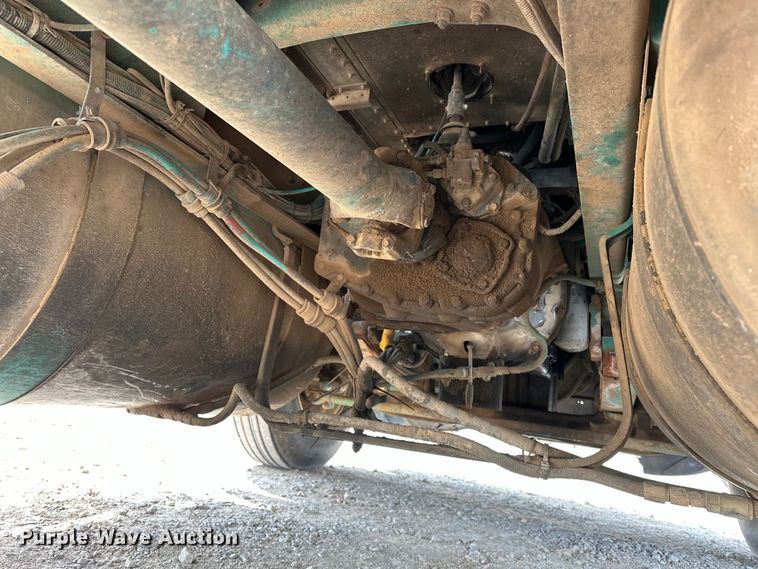 image for item OM9938 1992 Freightliner  FLD120 semi truck