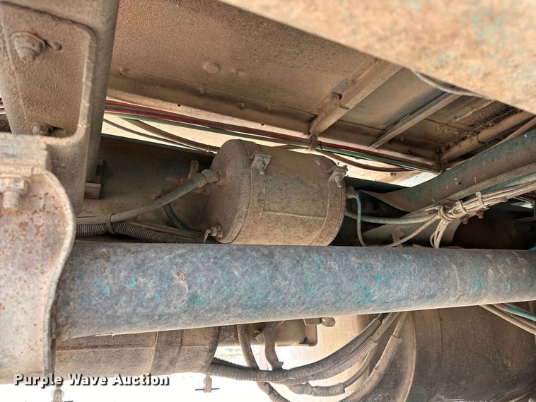 image for item OM9938 1992 Freightliner  FLD120 semi truck