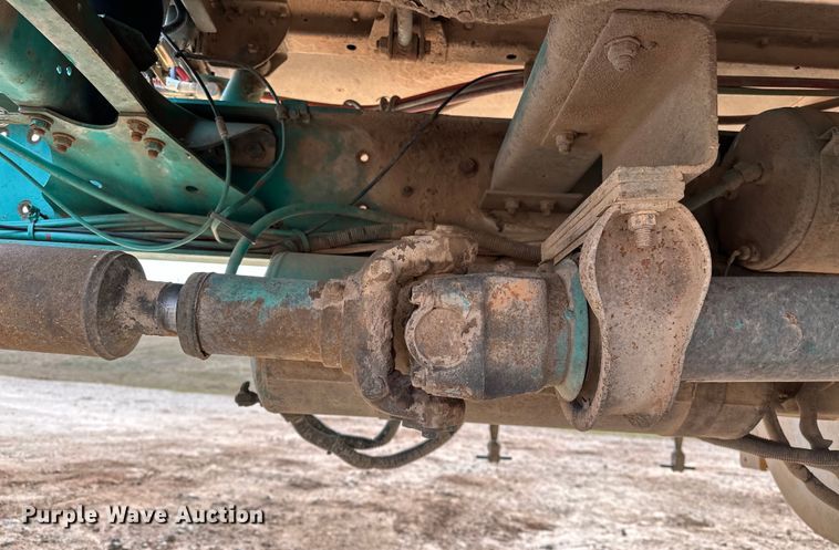 image for item OM9938 1992 Freightliner  FLD120 semi truck