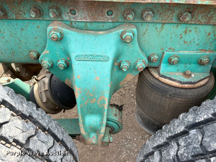 image for item OM9938 1992 Freightliner  FLD120 semi truck