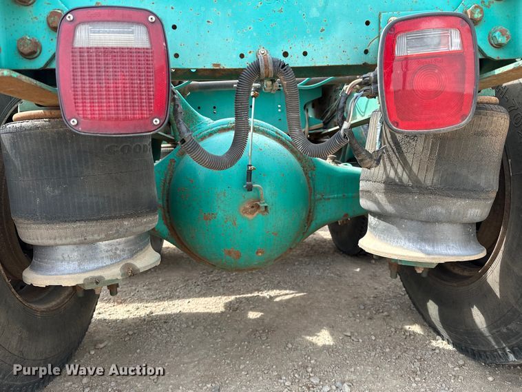 image for item OM9938 1992 Freightliner  FLD120 semi truck