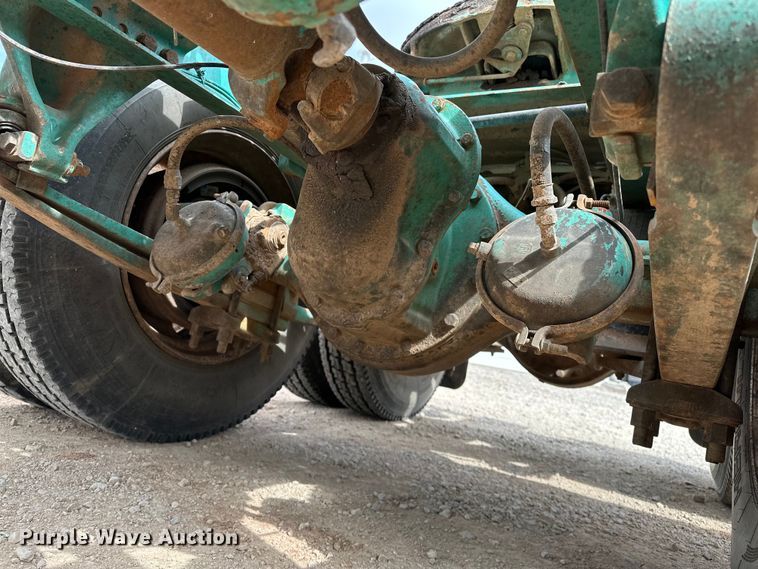 image for item OM9938 1992 Freightliner  FLD120 semi truck