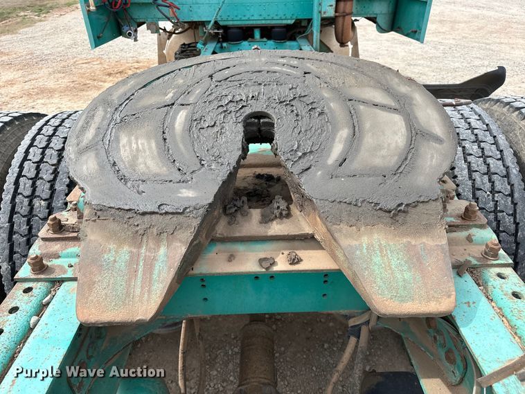 image for item OM9938 1992 Freightliner  FLD120 semi truck