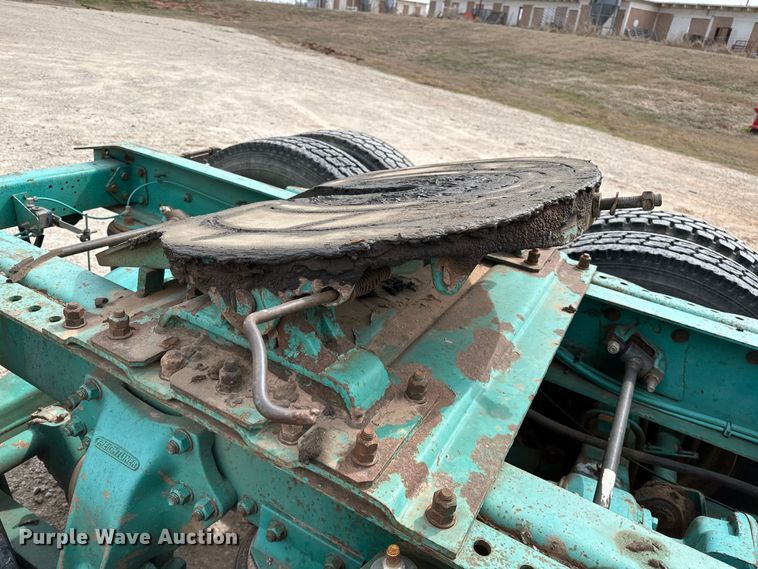 image for item OM9938 1992 Freightliner  FLD120 semi truck