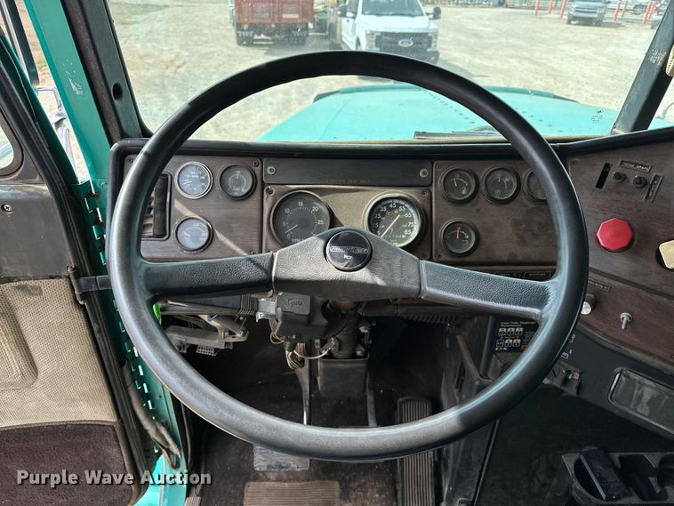 image for item OM9938 1992 Freightliner  FLD120 semi truck