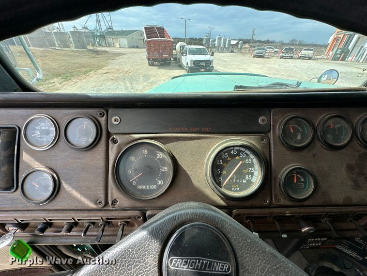 image for item OM9938 1992 Freightliner  FLD120 semi truck