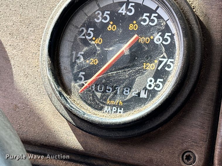 image for item OM9938 1992 Freightliner  FLD120 semi truck