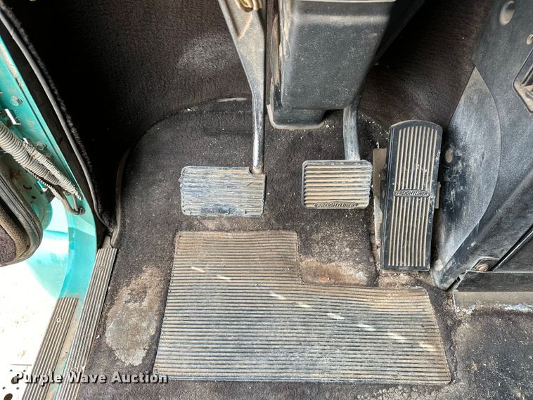 image for item OM9938 1992 Freightliner  FLD120 semi truck