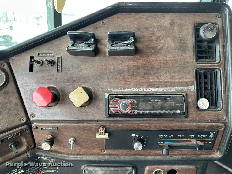 image for item OM9938 1992 Freightliner  FLD120 semi truck